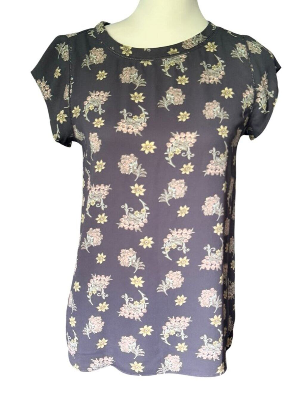 LOFT Women's Short Sleeve top Petite Small Gray Pink Yellow